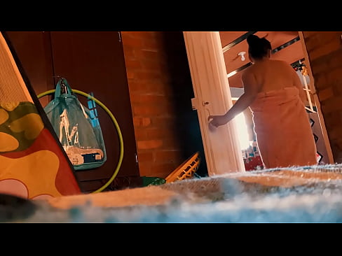 ❤️ Minu onu järgneb mulle duši alla, ta nabib mind, samal ajal kui ma duši all käin. ❤️ Porno at us ﹏